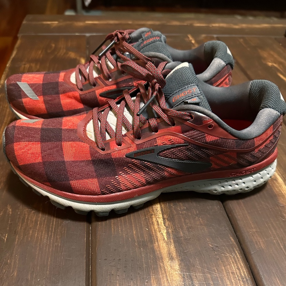 Brooks Ghost 12 Buffalo Check Shoes EUC Holiday